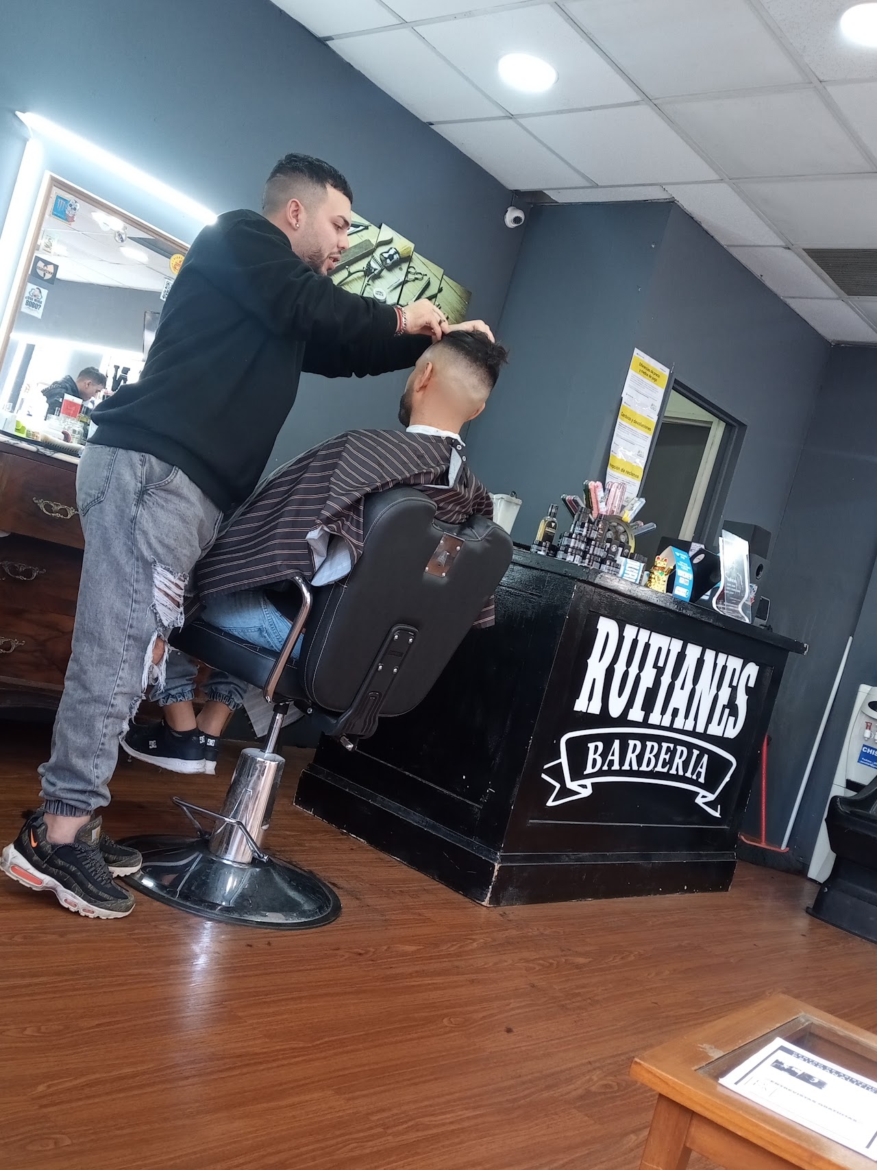 Corte y barba en Rufianes